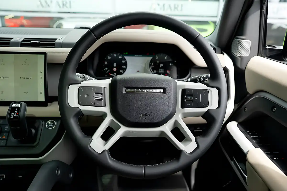 Used 2024 Land Rover Defender X-Dynamic Hse Grey - Interior and Exterior details 6