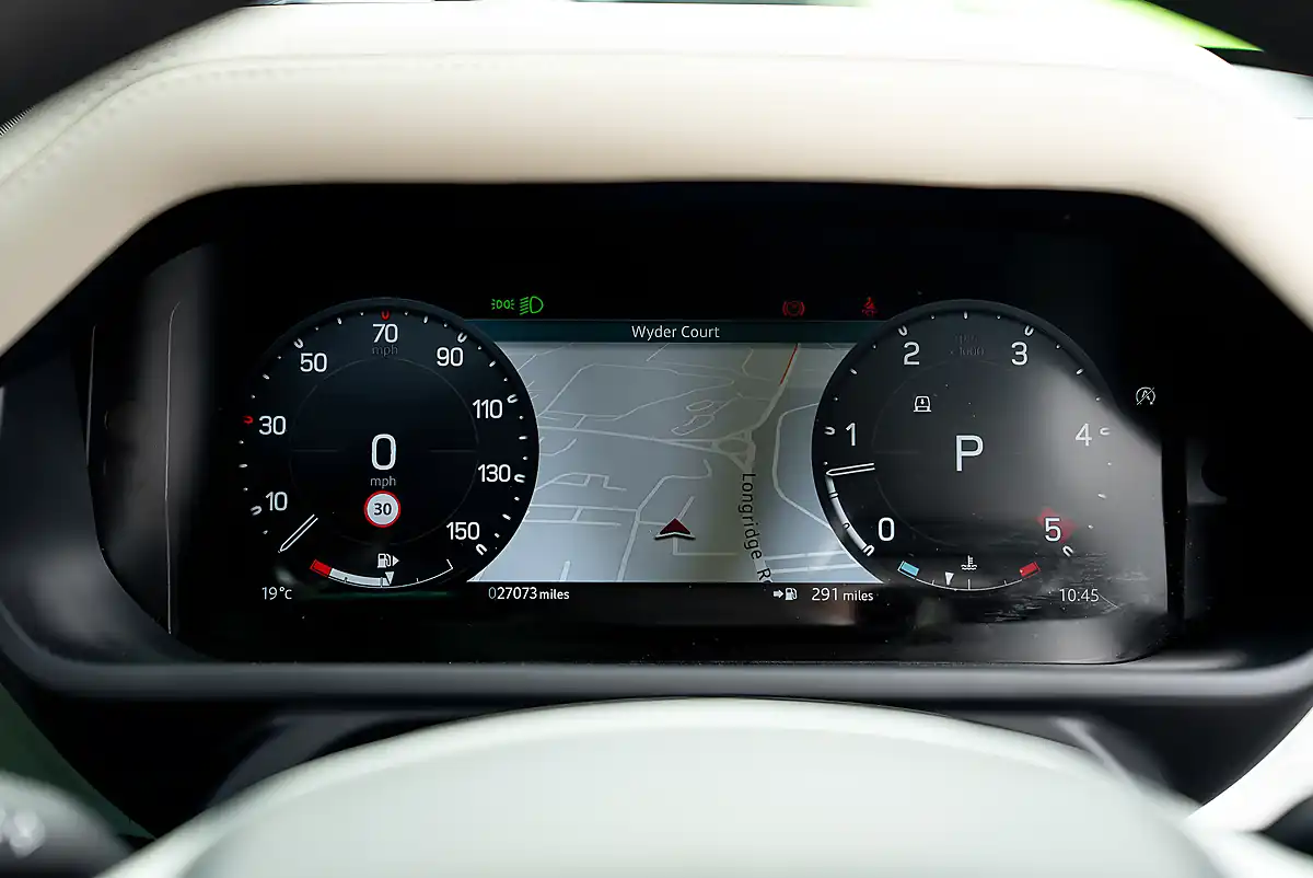 Used 2024 Land Rover Defender X-Dynamic Hse Grey - Interior and Exterior details 7