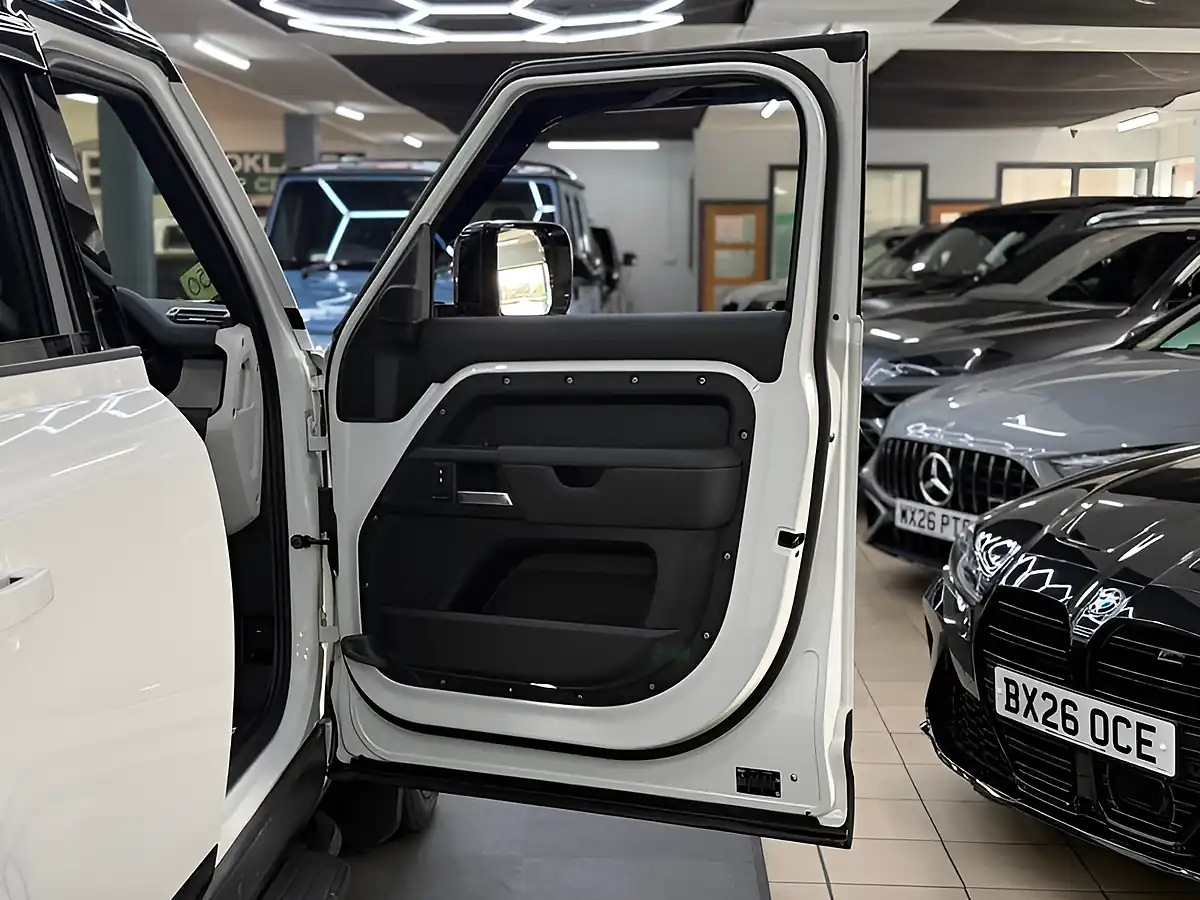 Used 2024 Land Rover Defender X-Dynamic Se 110 5dr Auto White - Interior and Exterior details 12