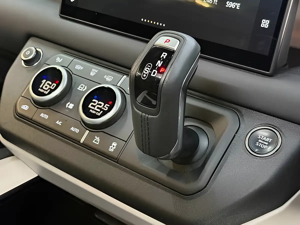 Used 2024 Land Rover Defender X-Dynamic Se 110 5dr Auto White - Interior and Exterior details 15