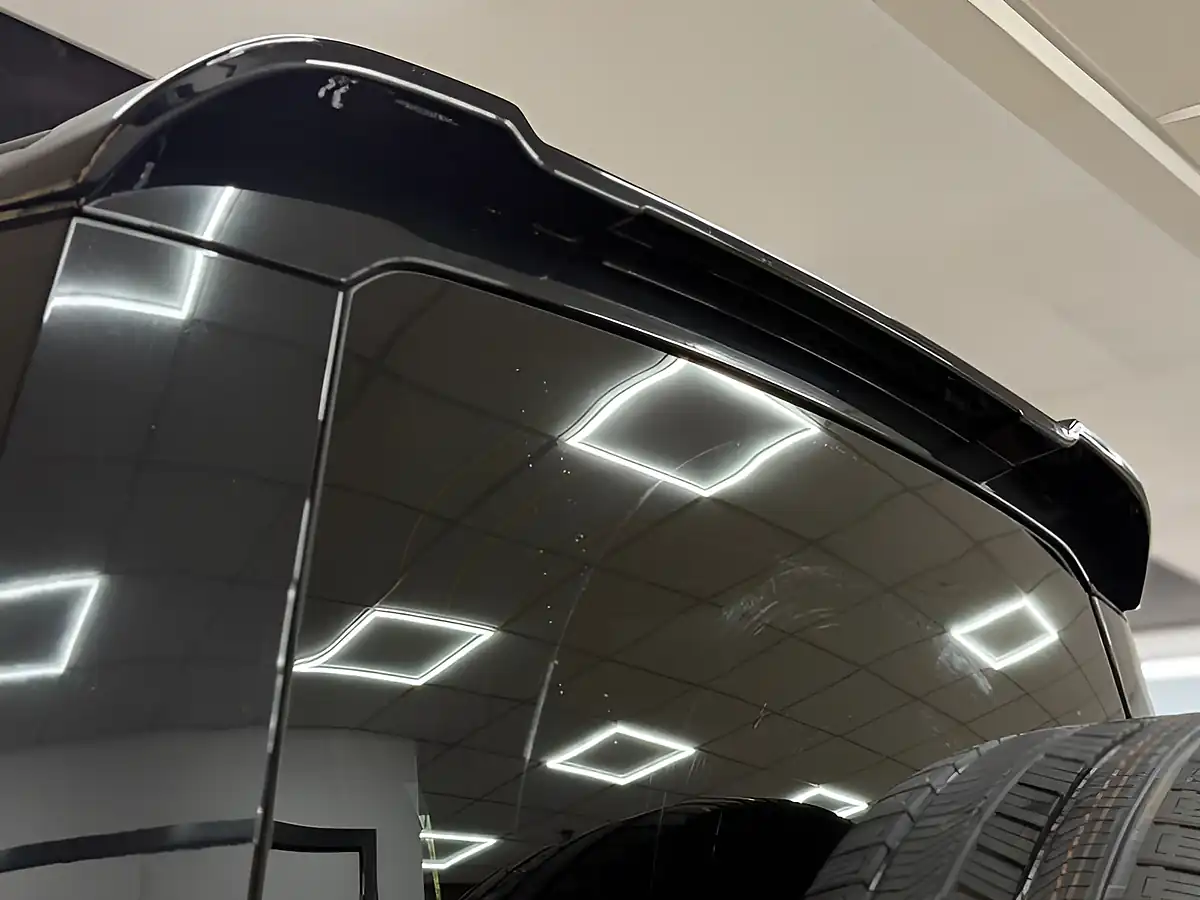 Used 2024 Land Rover Defender X-Dynamic Se 110 5dr Auto White - Interior and Exterior details 19