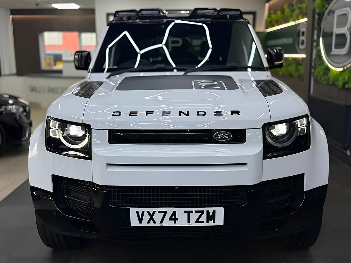 Used 2024 Land Rover Defender X-Dynamic Se 110 5dr Auto White - Interior and Exterior details 4