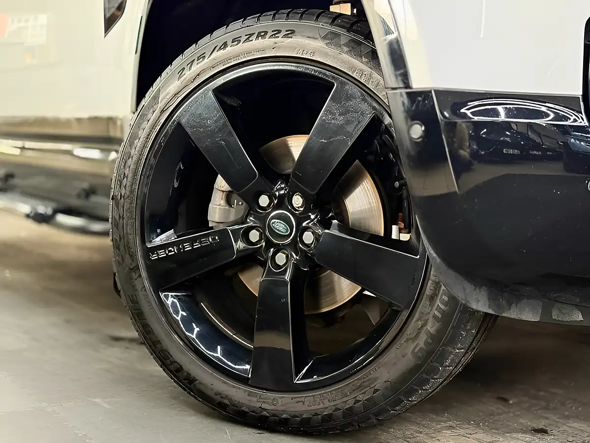 Used 2024 Land Rover Defender X-Dynamic Se 110 5dr Auto White - Interior and Exterior details 7