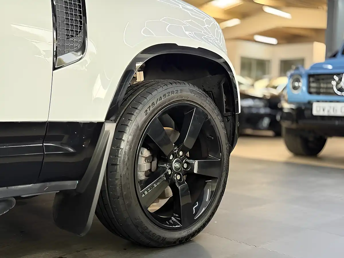 Used 2024 Land Rover Defender X-Dynamic Se 110 5dr Auto White - Interior and Exterior details 8