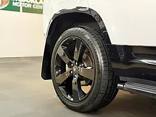 Used 2024 Land Rover Defender X-Dynamic Se 110 5dr Auto White - Interior and Exterior details 9