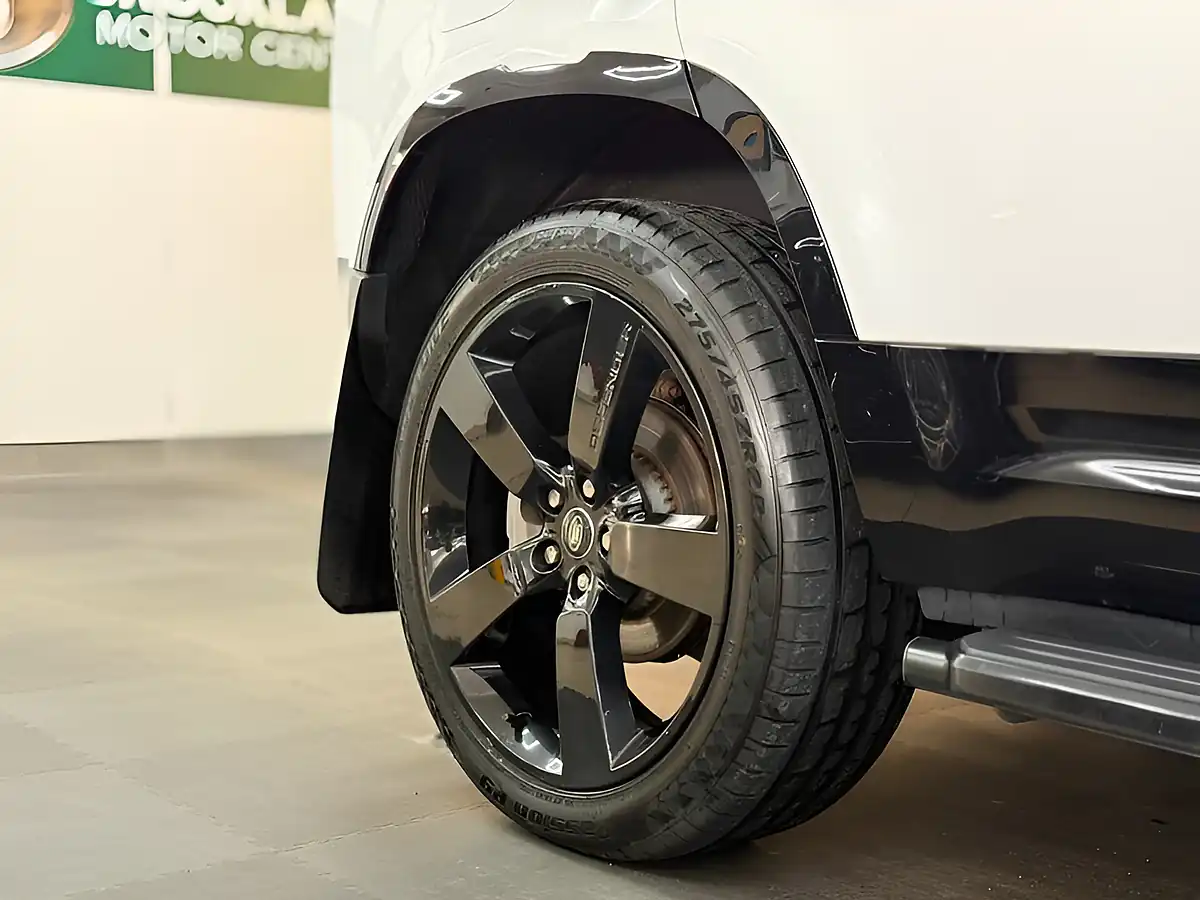 Used 2024 Land Rover Defender X-Dynamic Se 110 5dr Auto White - Interior and Exterior details 9