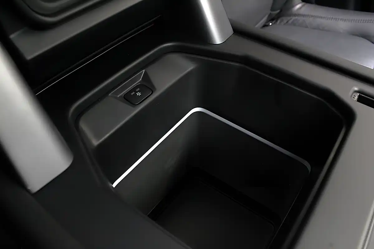 Used 2024 Land Rover Defender Xs Edition Black - Interior and Exterior details 19