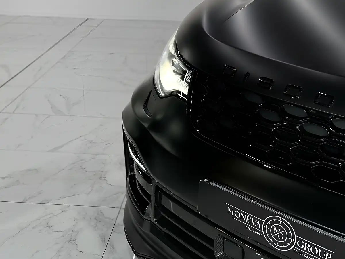 Used 2024 Land Rover Discovery Dynamic Hse Black - Interior and Exterior details 13