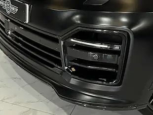 Used 2024 Land Rover Discovery Dynamic Hse Black - Interior and Exterior details 15