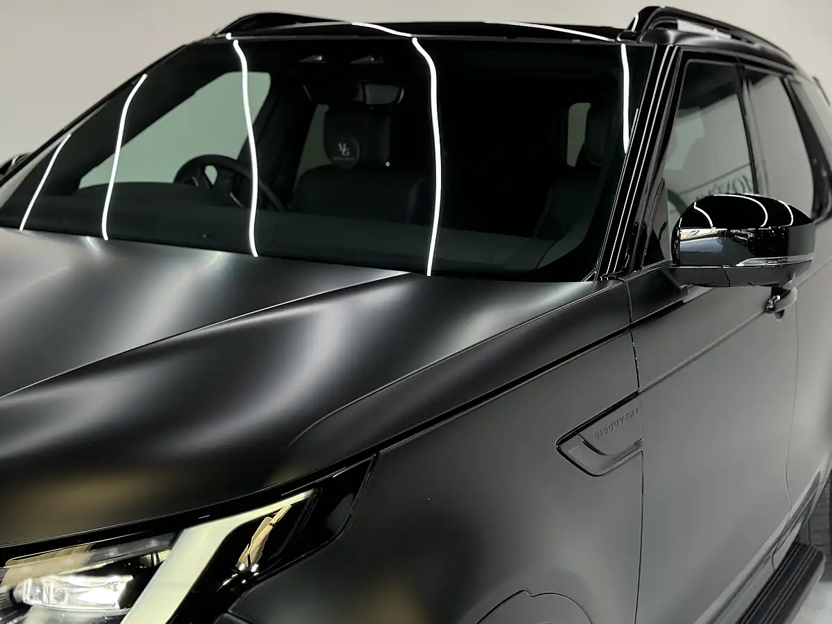 Used 2024 Land Rover Discovery Dynamic Hse Black - Interior and Exterior details 16