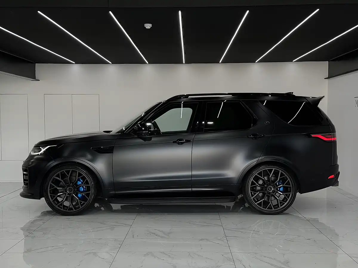 Used 2024 Land Rover Discovery Dynamic Hse Black - Interior and Exterior details 4