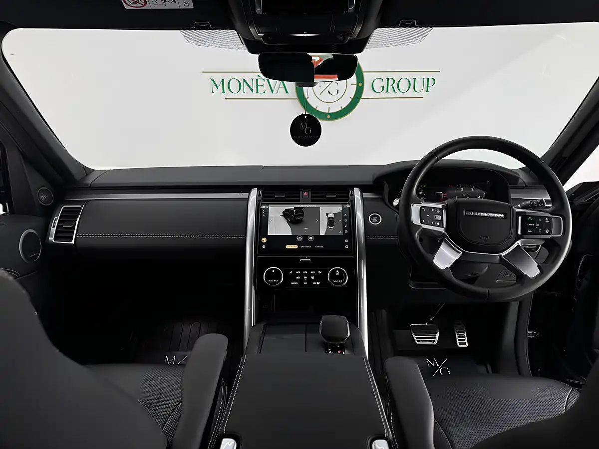 Used 2024 Land Rover Discovery Dynamic Hse Black - Interior and Exterior details 5