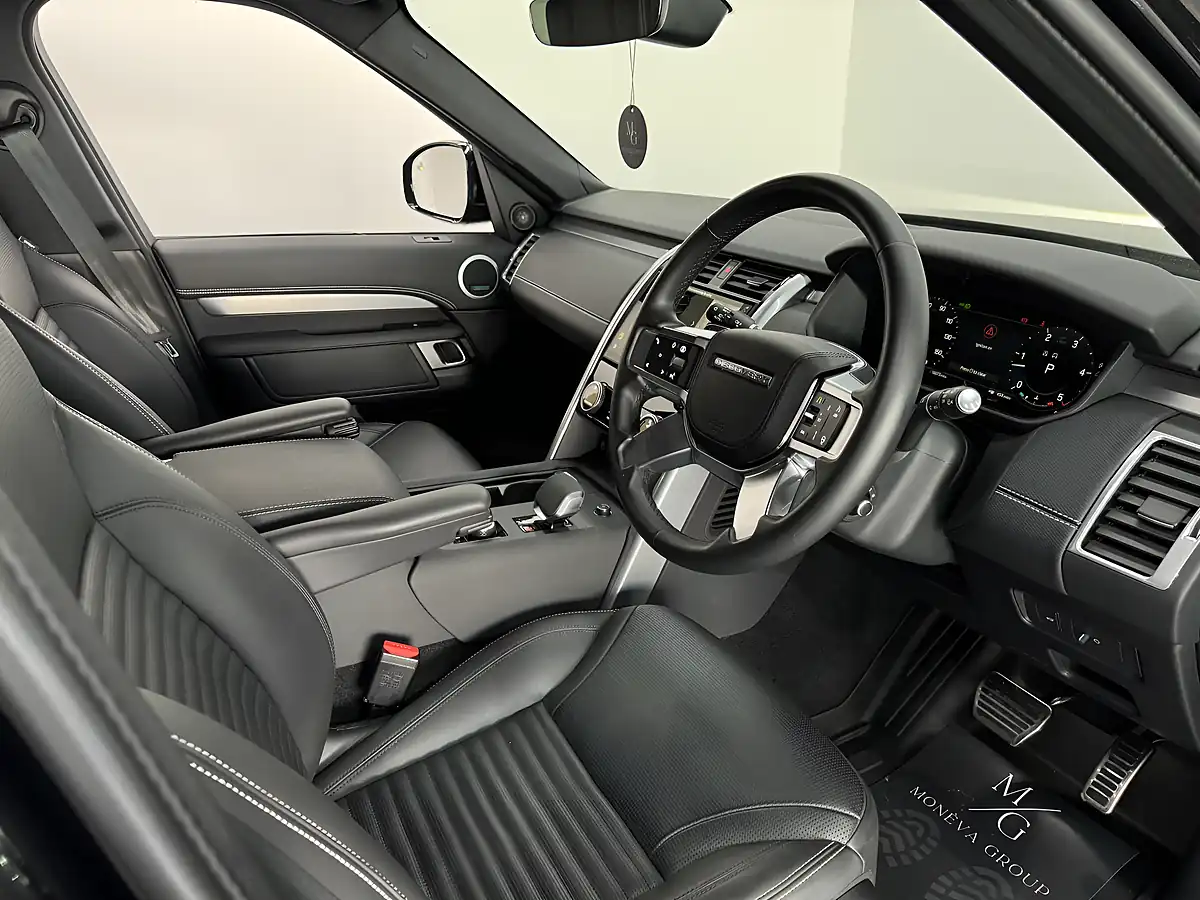 Used 2024 Land Rover Discovery Dynamic Hse Black - Interior and Exterior details 6