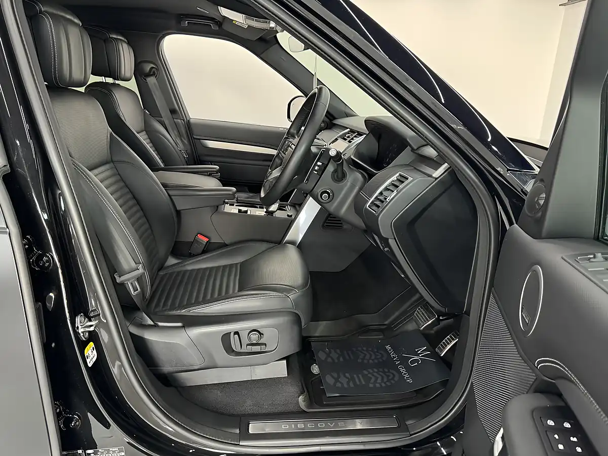 Used 2024 Land Rover Discovery Dynamic Hse Black - Interior and Exterior details 7
