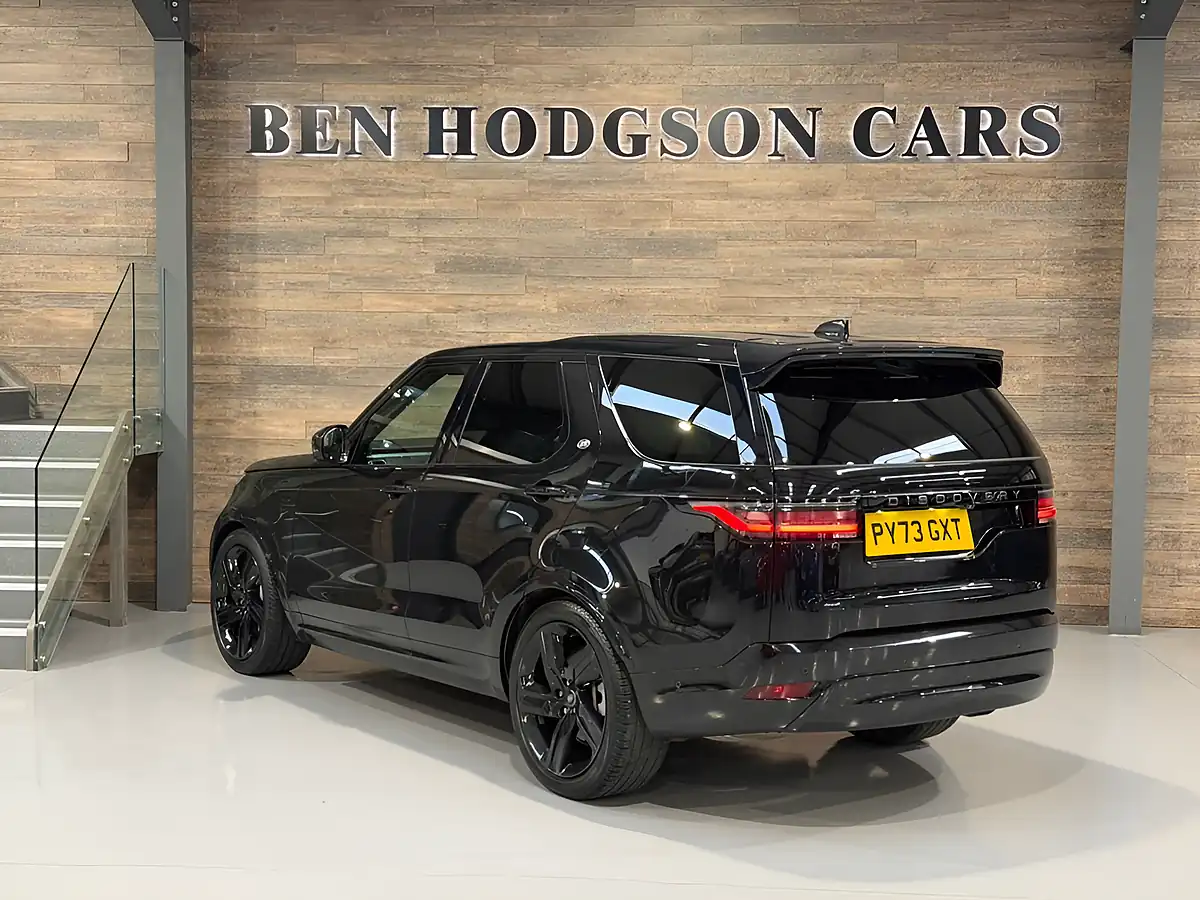 Used 2024 Land Rover Discovery Dynamic Hse Black - Interior and Exterior details 4