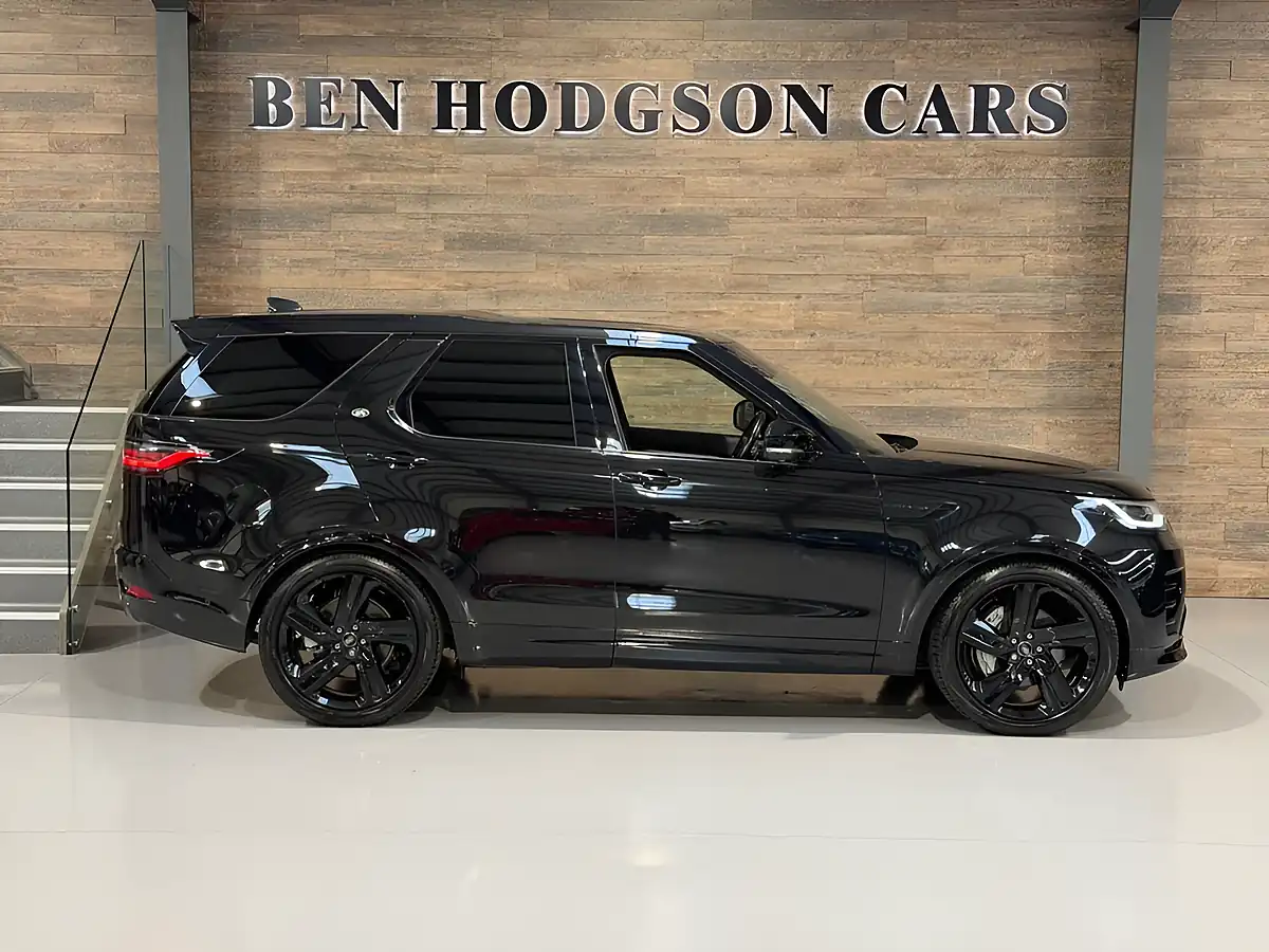 Used 2024 Land Rover Discovery Dynamic Hse Black - Interior and Exterior details 5