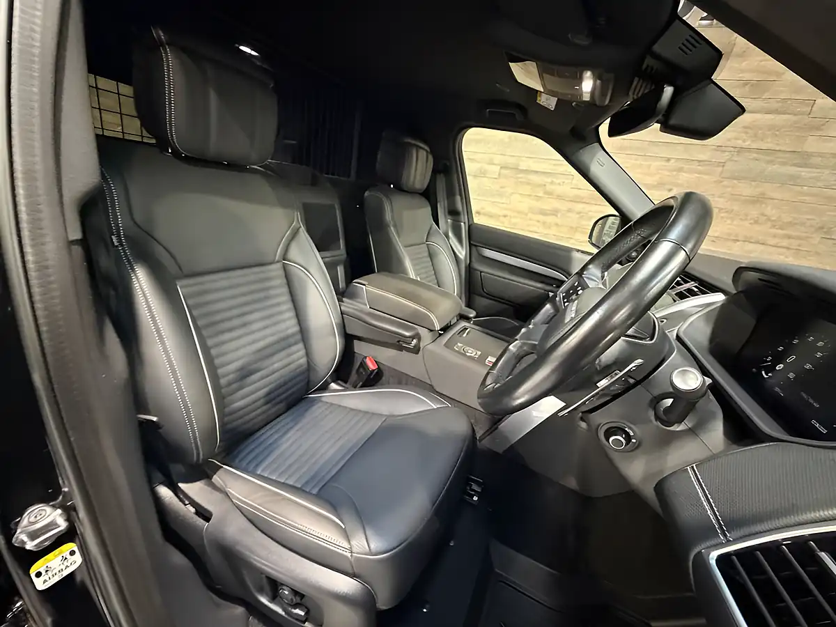 Used 2024 Land Rover Discovery Dynamic Hse Black - Interior and Exterior details 8