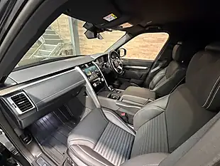 Used 2024 Land Rover Discovery Dynamic Hse Black - Interior and Exterior details 9