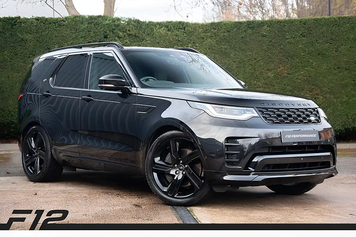 Used 2024 Land Rover Discovery Dynamic Hse Black - Front View