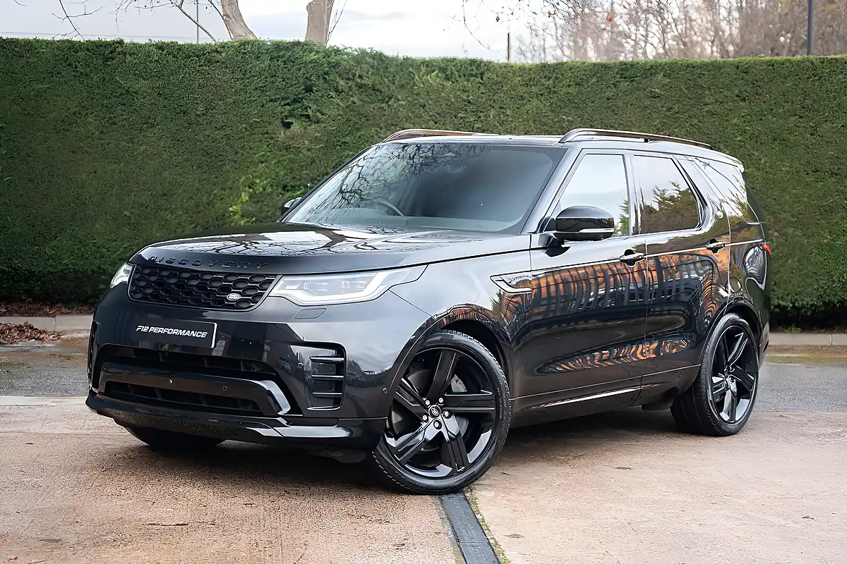 Used 2024 Land Rover Discovery Dynamic Hse Black - Interior and Exterior details 11