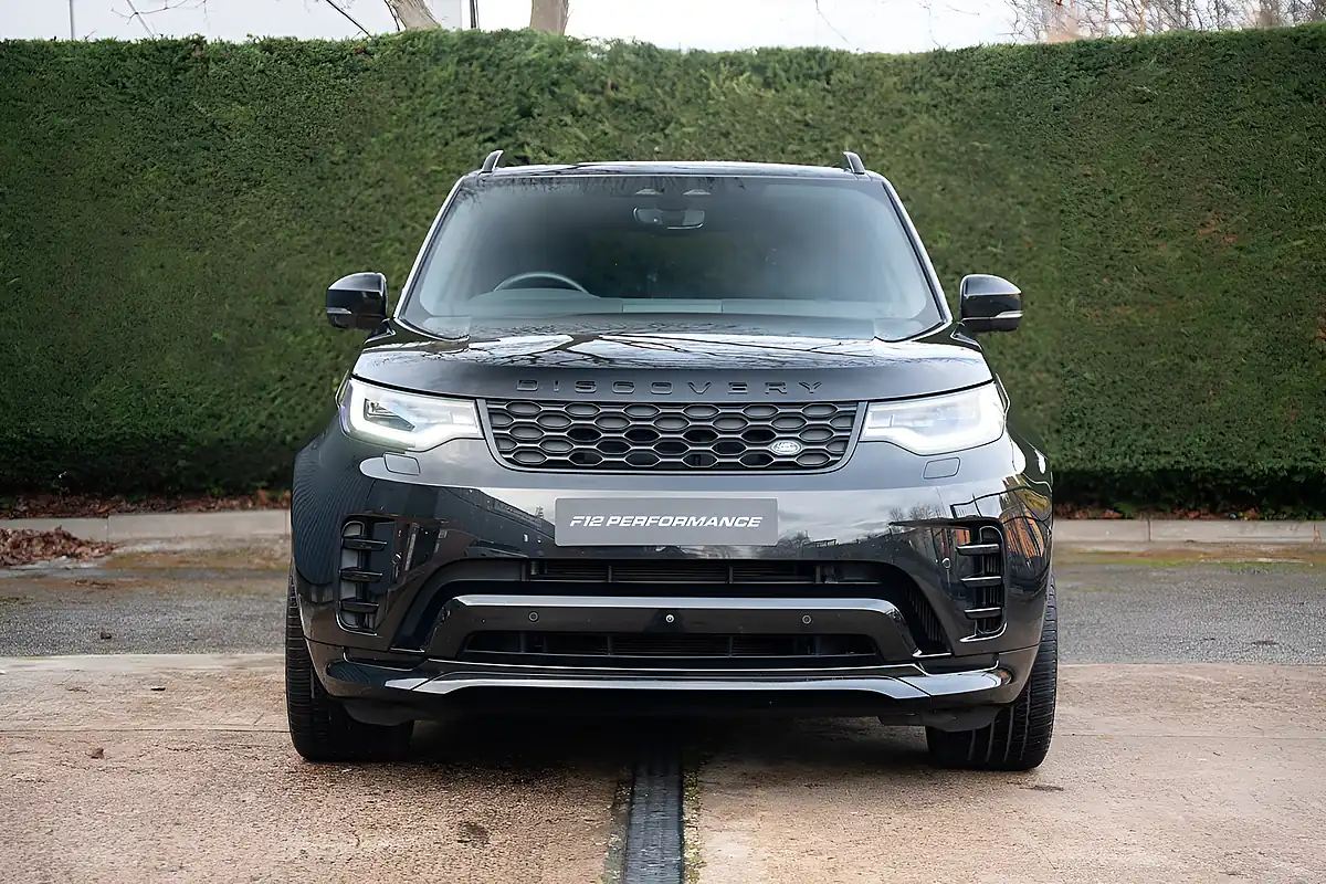Used 2024 Land Rover Discovery Dynamic Hse Black - Interior and Exterior details 12