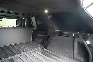 Used 2024 Land Rover Discovery Dynamic Hse Black - Interior and Exterior details 14