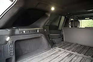 Used 2024 Land Rover Discovery Dynamic Hse Black - Interior and Exterior details 15