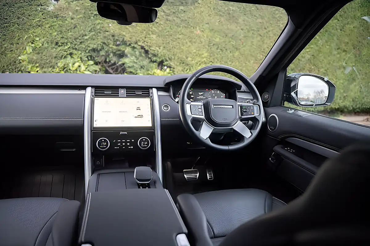 Used 2024 Land Rover Discovery Dynamic Hse Black - Interior and Exterior details 20