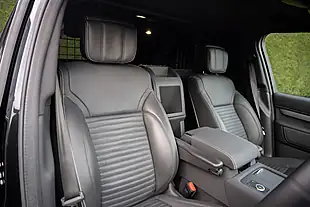 Used 2024 Land Rover Discovery Dynamic Hse Black - Interior and Exterior details 3