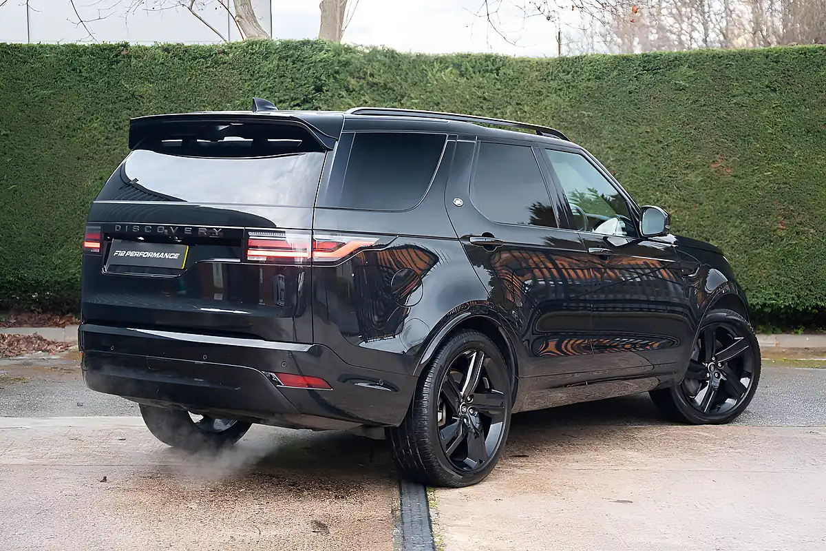 Used 2024 Land Rover Discovery Dynamic Hse Black - Interior and Exterior details 7