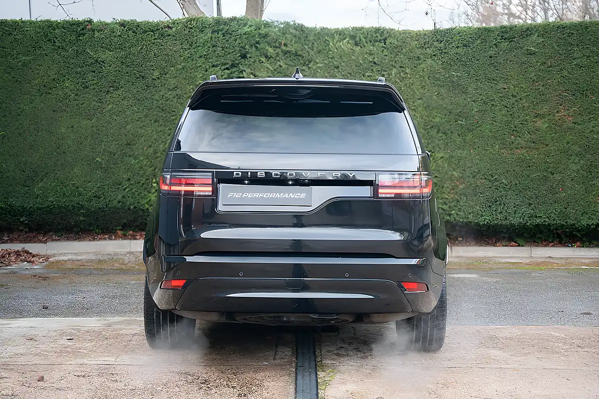 Used 2024 Land Rover Discovery Dynamic Hse Black - Interior and Exterior details 8