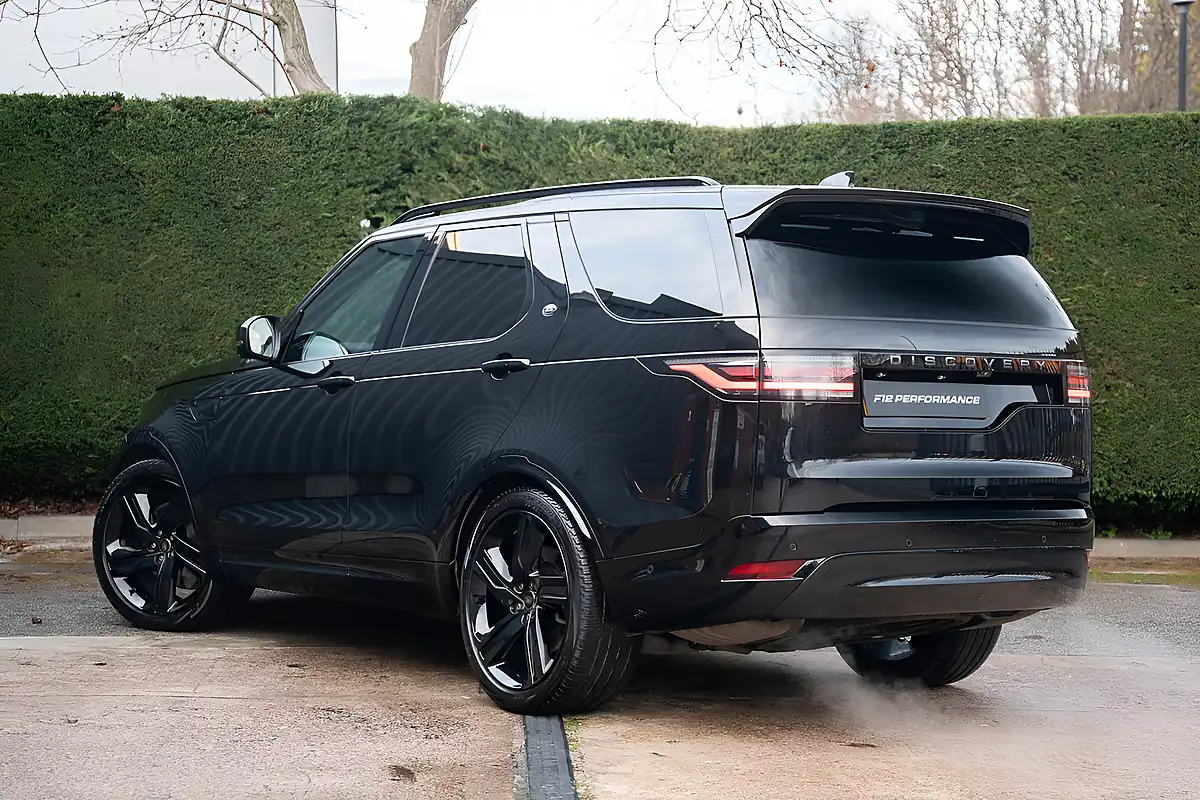 Used 2024 Land Rover Discovery Dynamic Hse Black - Interior and Exterior details 9