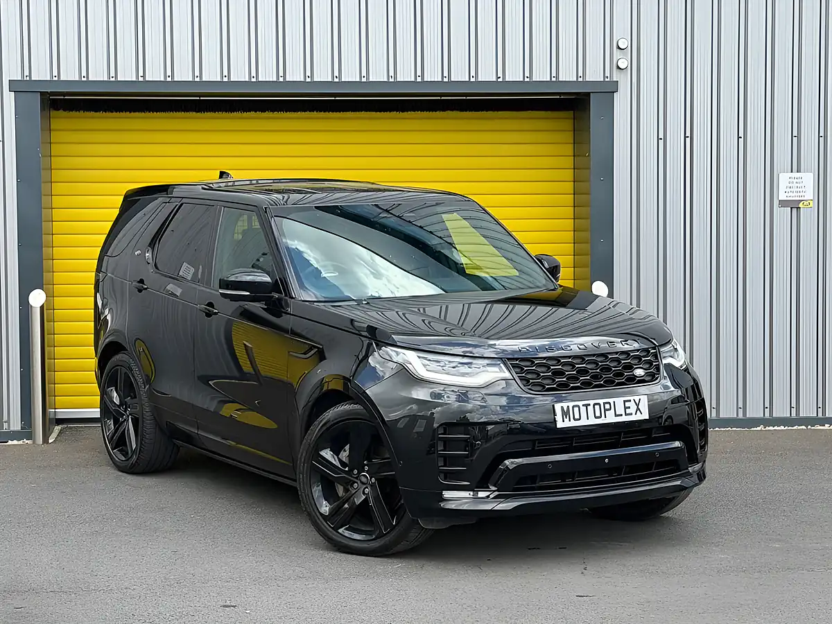 Used 2024 Land Rover Discovery Dynamic Hse Black - Interior and Exterior details 13