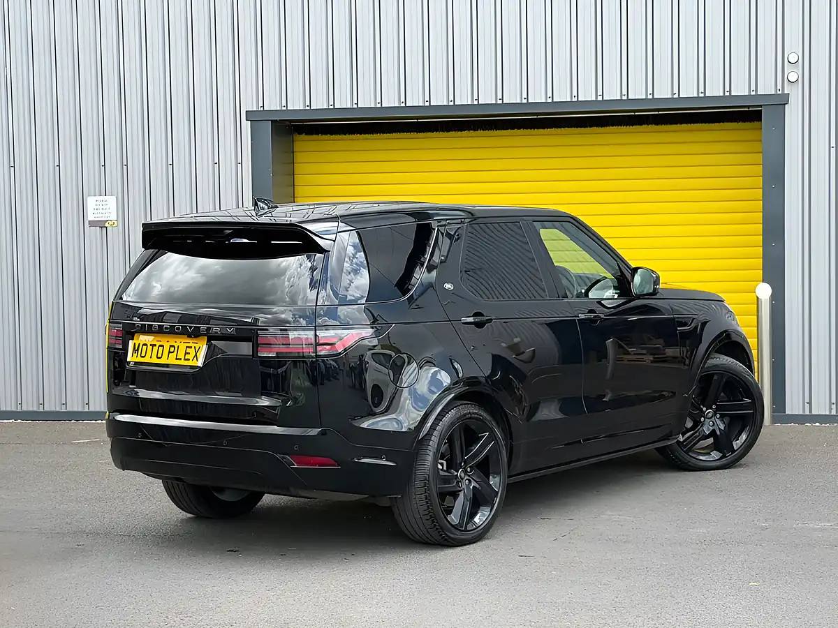 Used 2024 Land Rover Discovery Dynamic Hse Black - Interior and Exterior details 14