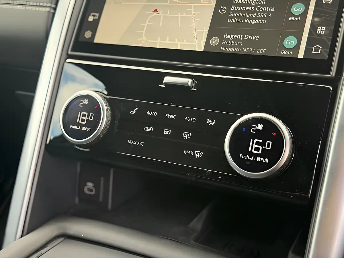 Used 2024 Land Rover Discovery Dynamic Hse Black - Interior and Exterior details 18