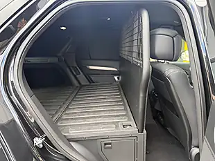 Used 2024 Land Rover Discovery Dynamic Hse Black - Interior and Exterior details 19