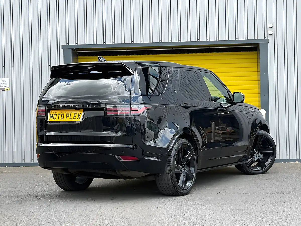 Used 2024 Land Rover Discovery Dynamic Hse Black - Interior and Exterior details 7