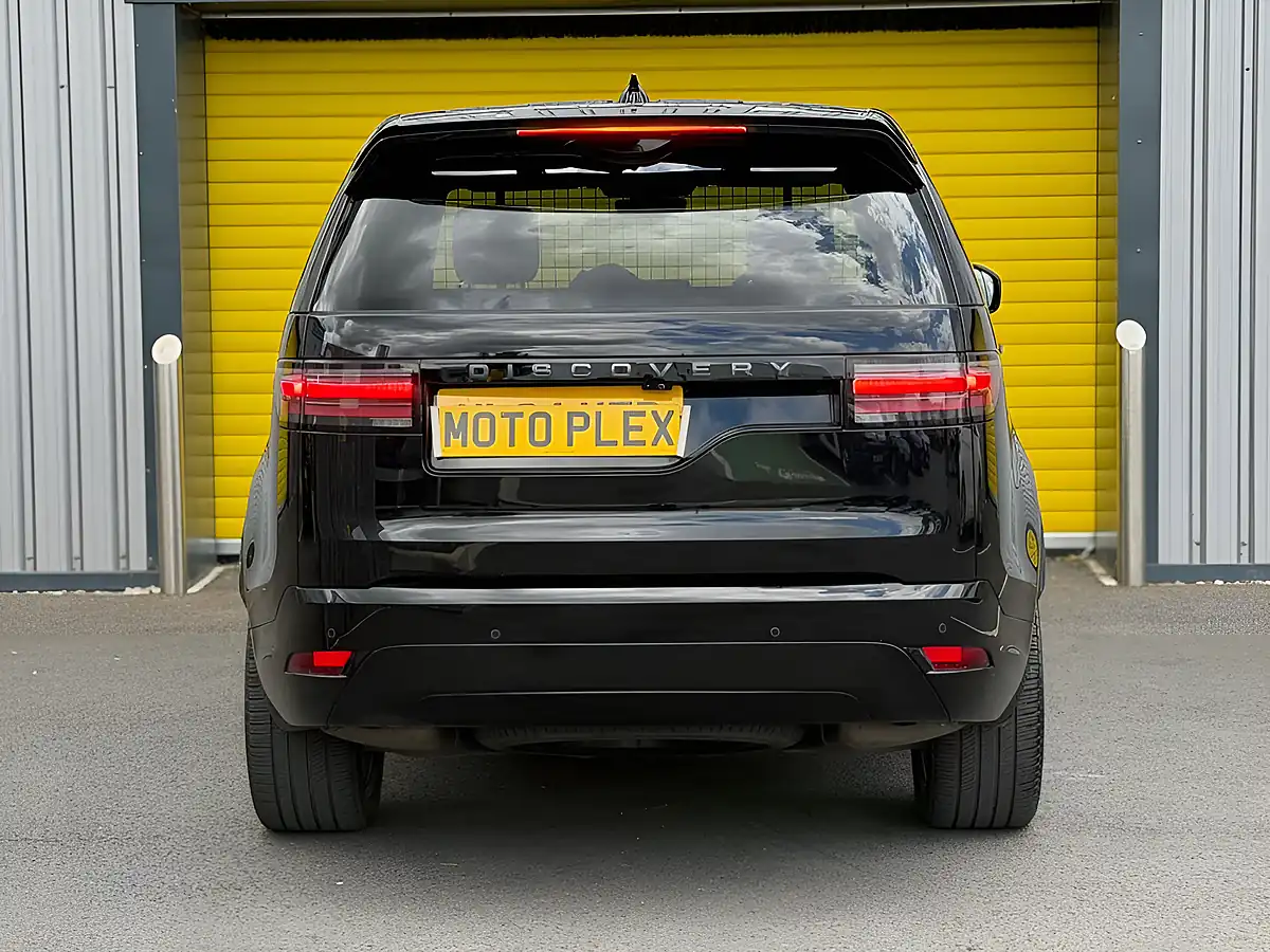 Used 2024 Land Rover Discovery Dynamic Hse Black - Interior and Exterior details 8