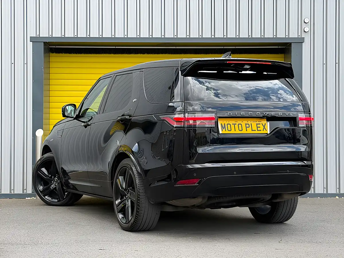 Used 2024 Land Rover Discovery Dynamic Hse Black - Interior and Exterior details 9