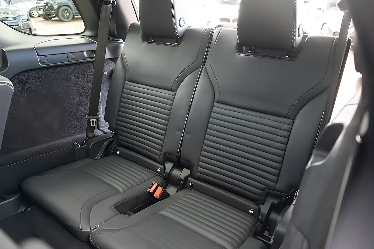 Used 2024 Land Rover Discovery R-Dynamic Hse Varesine Blue - Interior and Exterior details 11