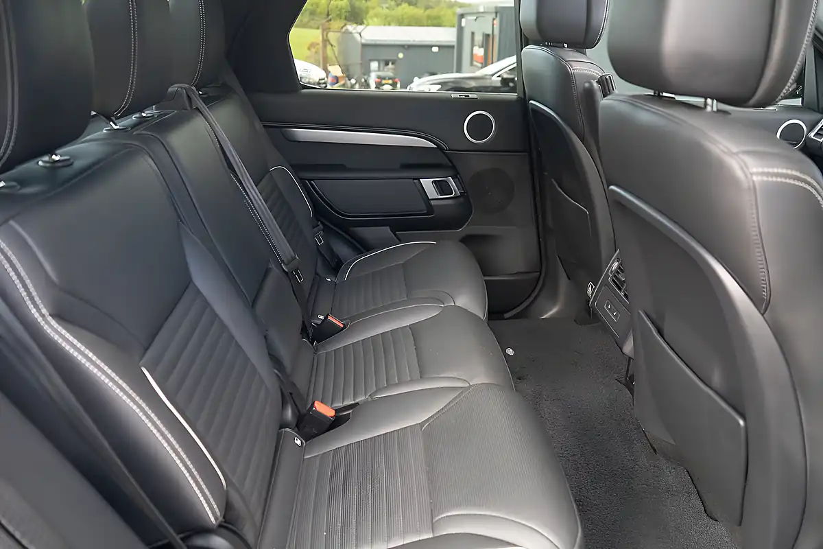 Used 2024 Land Rover Discovery R-Dynamic Hse Varesine Blue - Interior and Exterior details 12