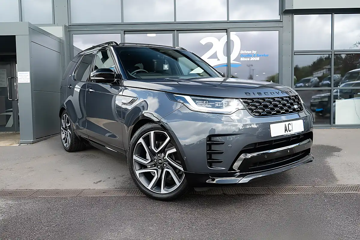 Used 2024 Land Rover Discovery R-Dynamic Hse Varesine Blue - Interior and Exterior details 13