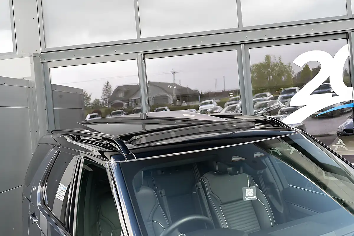 Used 2024 Land Rover Discovery R-Dynamic Hse Varesine Blue - Interior and Exterior details 14