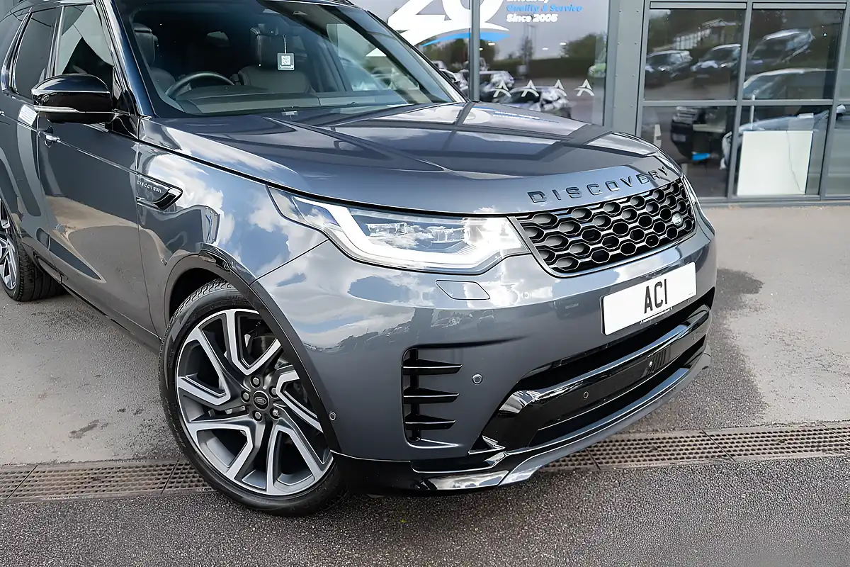 Used 2024 Land Rover Discovery R-Dynamic Hse Varesine Blue - Interior and Exterior details 15