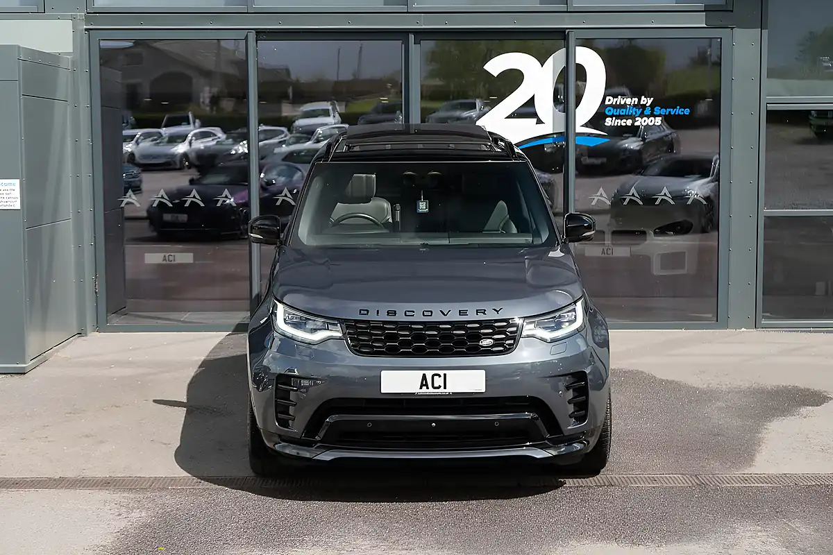 Used 2024 Land Rover Discovery R-Dynamic Hse Varesine Blue - Interior and Exterior details 16