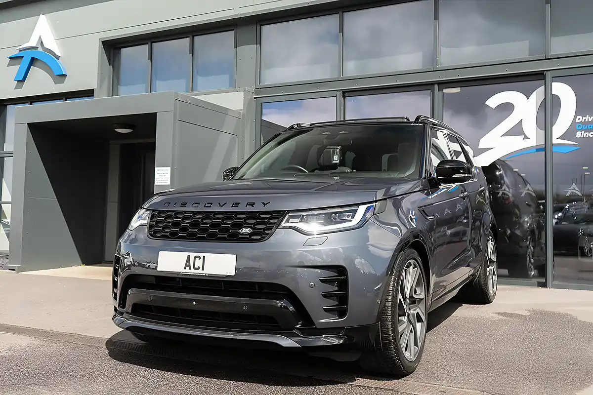 Used 2024 Land Rover Discovery R-Dynamic Hse Varesine Blue - Interior and Exterior details 17