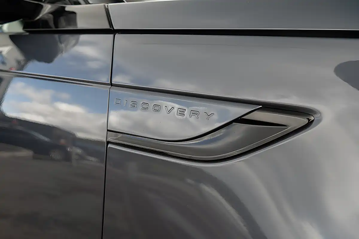 Used 2024 Land Rover Discovery R-Dynamic Hse Varesine Blue - Interior and Exterior details 18