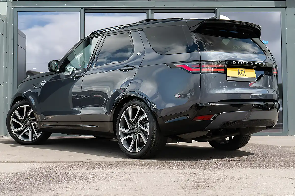 Used 2024 Land Rover Discovery R-Dynamic Hse Varesine Blue - Interior and Exterior details 2