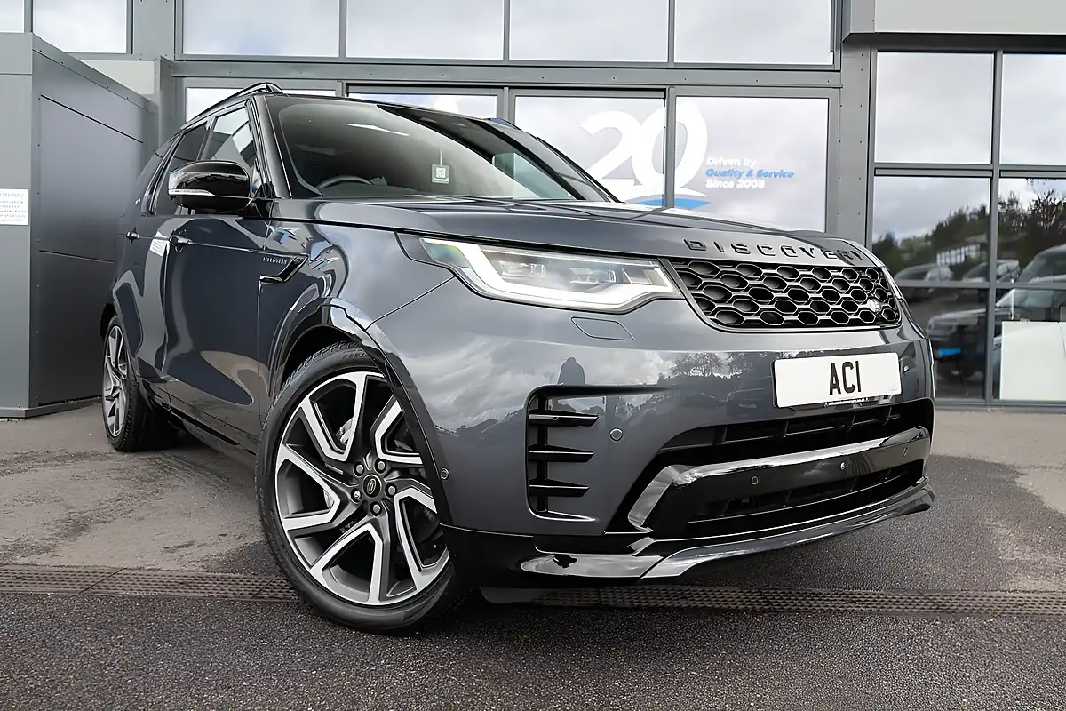 Used 2024 Land Rover Discovery R-Dynamic Hse Varesine Blue - Interior and Exterior details 3