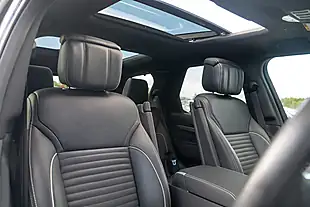 Used 2024 Land Rover Discovery R-Dynamic Hse Varesine Blue - Interior and Exterior details 4